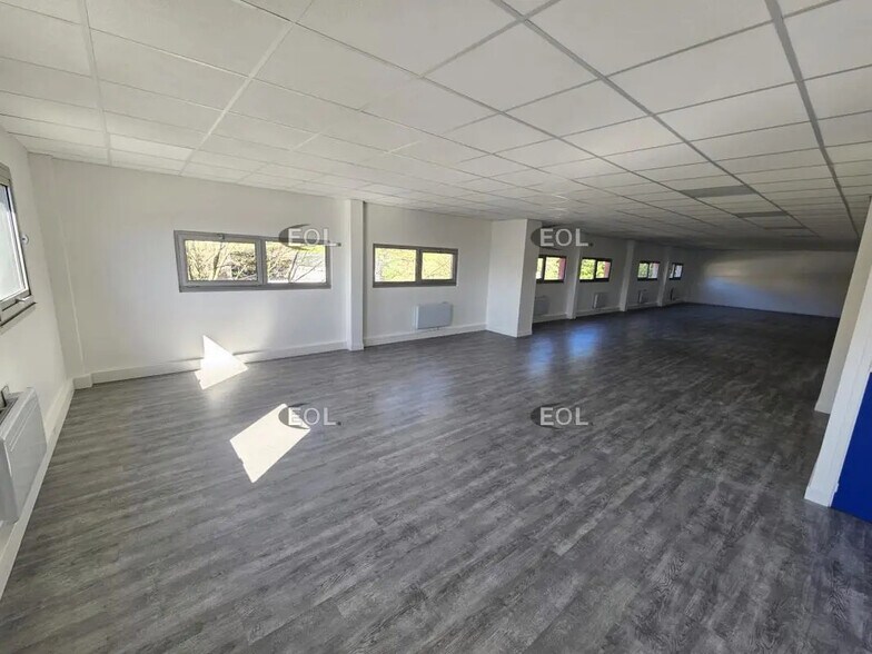 Local d’activités dans Orly à louer - Photo de l’immeuble – Image 3 sur 8