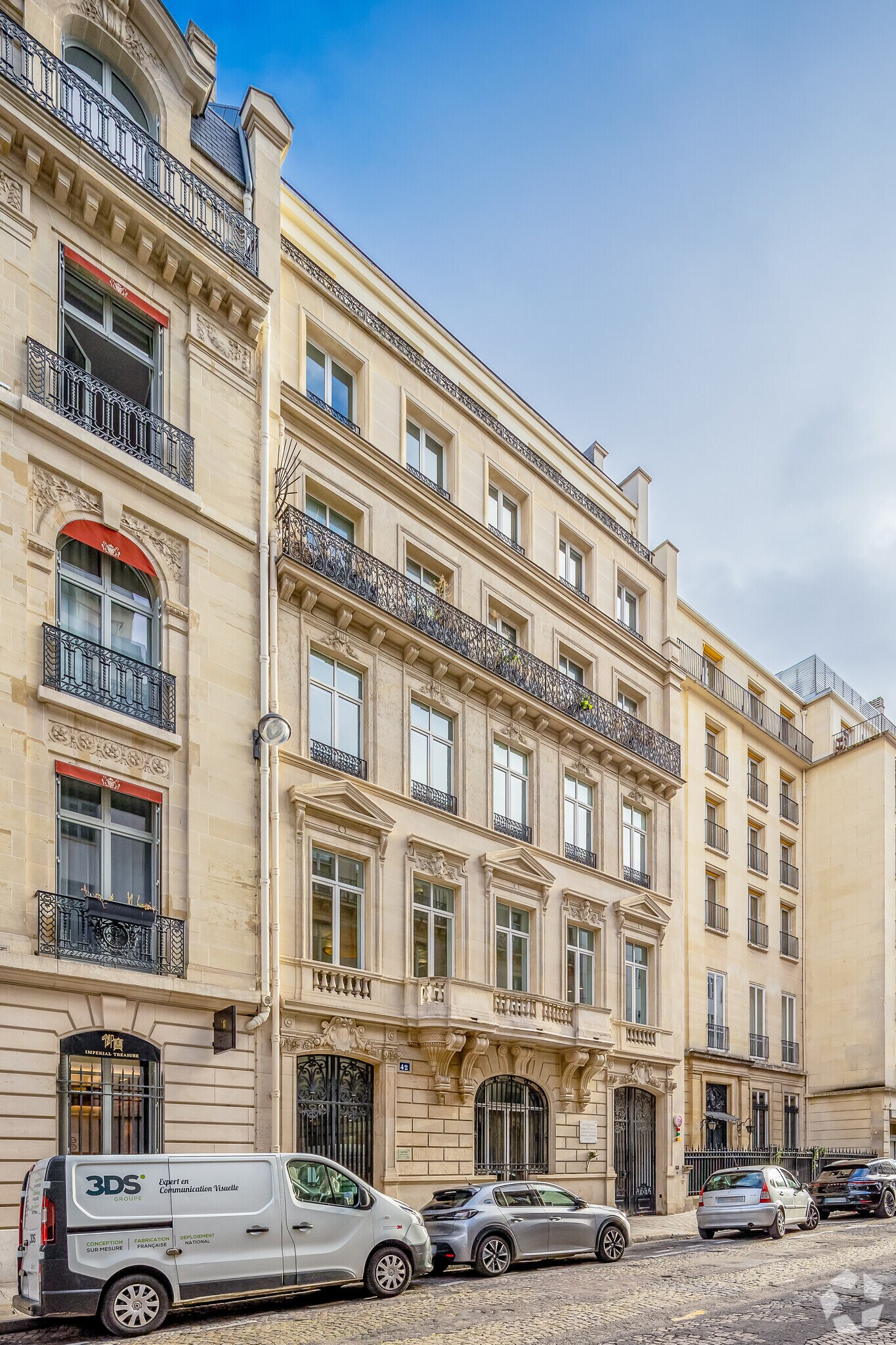 42 Rue De Bassano, Paris à louer Photo principale– Image 1 sur 3