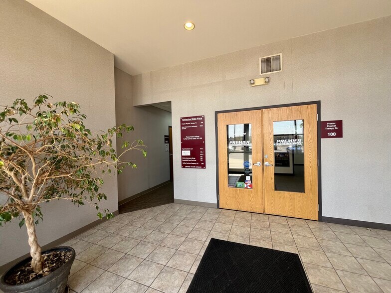 7340 W 21st St N, Wichita, KS à vendre - Photo de l’immeuble – Image 1 sur 1