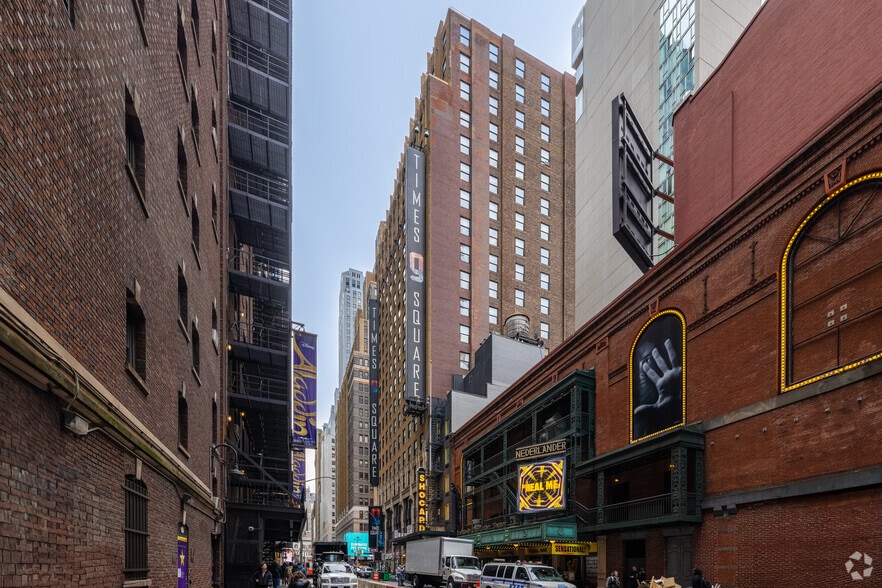 200 W 41st St, New York, NY à louer - Photo de l’immeuble – Image 3 sur 18
