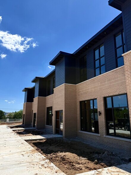 8053 N 157th St, Bennington, NE à louer - Photo de l’immeuble – Image 2 sur 5