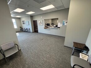 2501 Westown Pky, West Des Moines, IA à louer Photo de l’immeuble– Image 2 sur 9