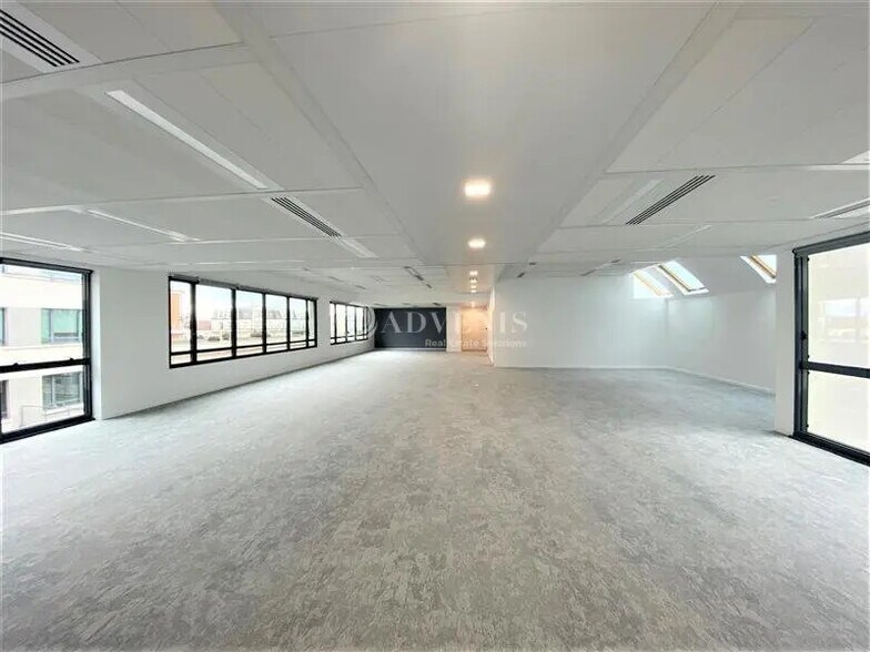 Bureau dans Maisons-Alfort à louer - Photo de l’immeuble – Image 3 sur 8