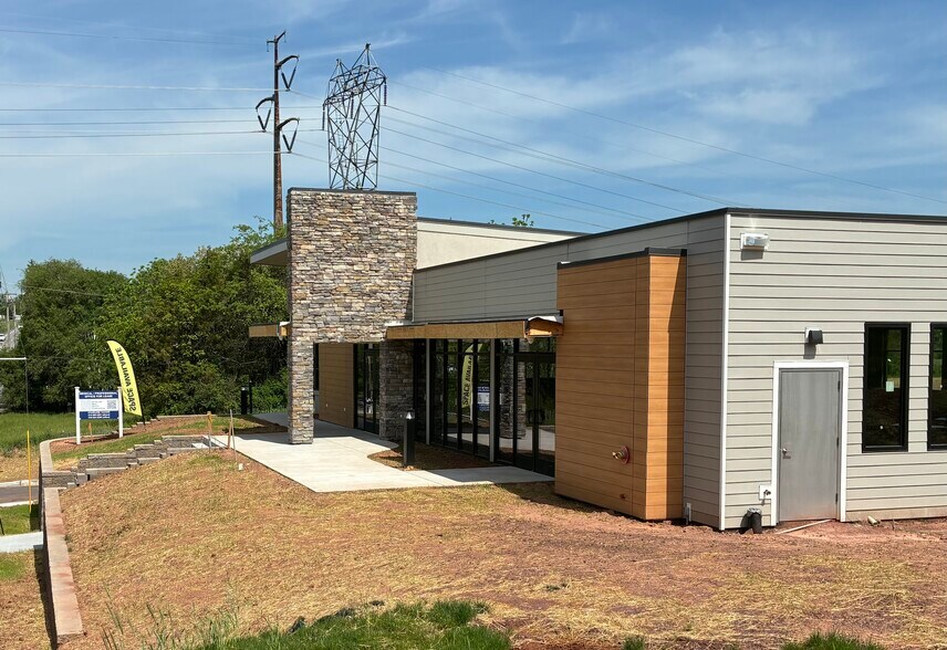 803 W Main St, Collegeville, PA à louer - Photo de l’immeuble – Image 2 sur 5