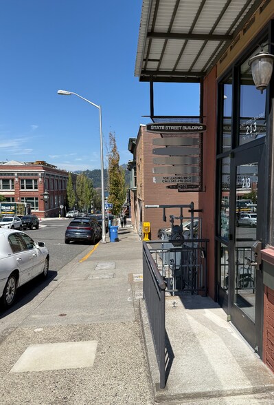 215 State St, Hood River, OR à louer - Photo de l’immeuble – Image 2 sur 8