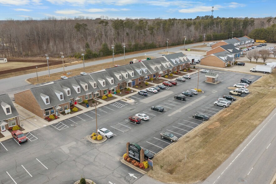 1405-1437 Freeway Dr, Reidsville, NC à louer - Photo de l’immeuble – Image 2 sur 14