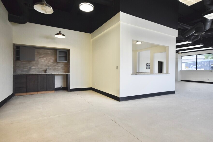 55 SE Main St, Portland, OR à louer - Photo de l’immeuble – Image 3 sur 40