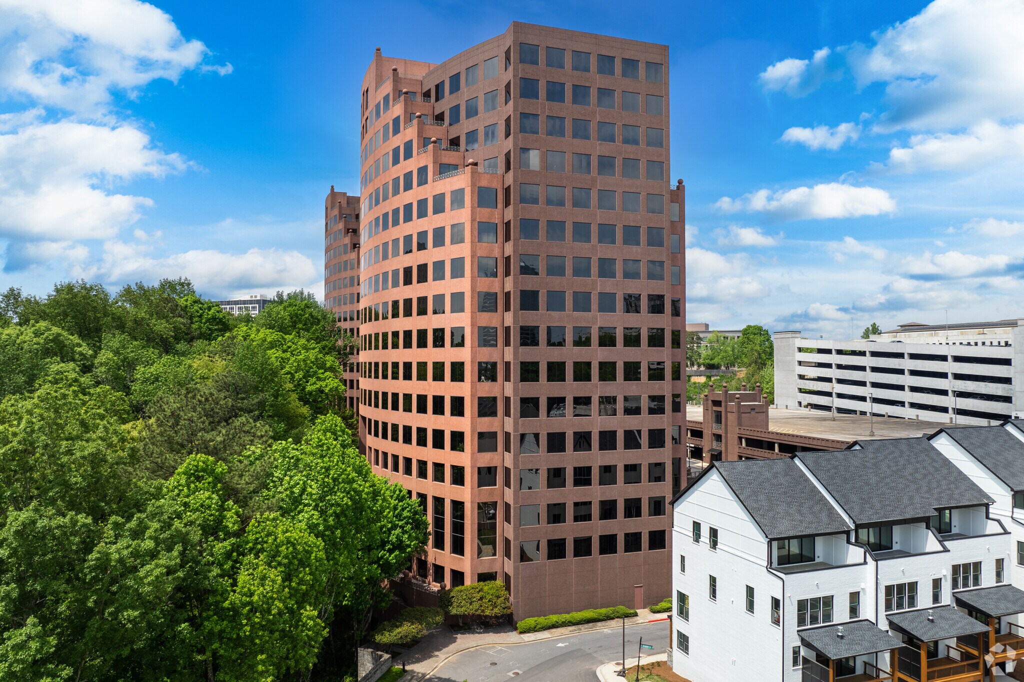 2727 Paces Ferry Rd SE, Atlanta, GA à louer Photo principale– Image 1 sur 39