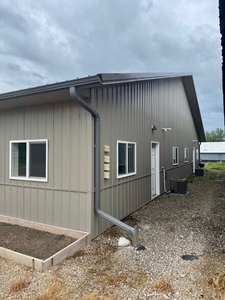 205 Collins St, Batavia, IA à vendre - Photo de l’immeuble – Image 3 sur 16