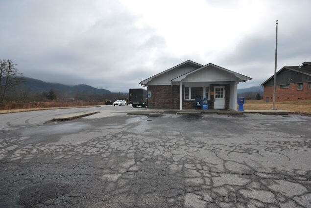 5858 Old Hendersonville Hwy, Penrose, NC à vendre - Photo de l’immeuble – Image 3 sur 18