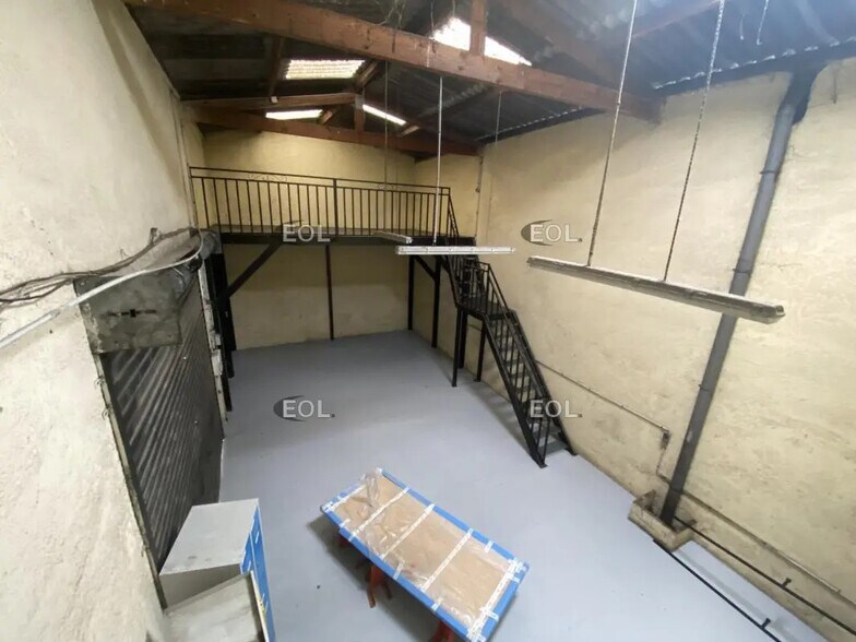 Local d’activités dans Combs-la-Ville à louer - Photo de l’immeuble – Image 3 sur 5