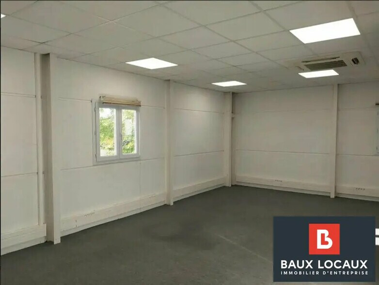 Bureau dans Garons à louer - Photo de l’immeuble – Image 3 sur 7