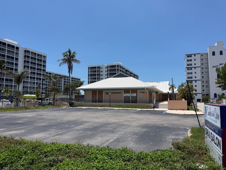 7128 Estero Blvd, Fort Myers, FL à vendre - Photo de l’immeuble – Image 1 sur 16