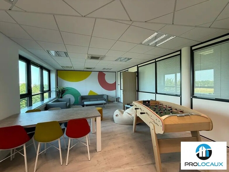 Bureau dans Beauvais à louer - Photo de l’immeuble – Image 2 sur 7