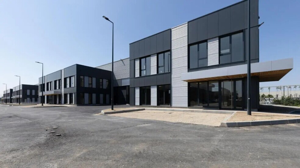 Bureau dans Le Bourget à louer - Photo de l’immeuble – Image 1 sur 3