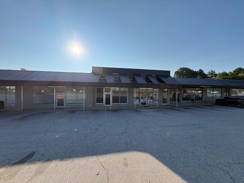 616 N Bickett Blvd, Louisburg, NC à louer - Photo de l’immeuble – Image 2 sur 6