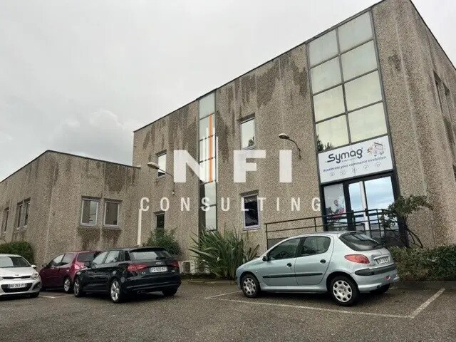 Local d’activités dans Antibes à louer - Photo de l’immeuble – Image 2 sur 12