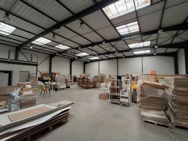 Local d'activités dans FLEURIEUX SUR L 39 ARBRESLE à vendre - Photo intérieure – Image 2 sur 7