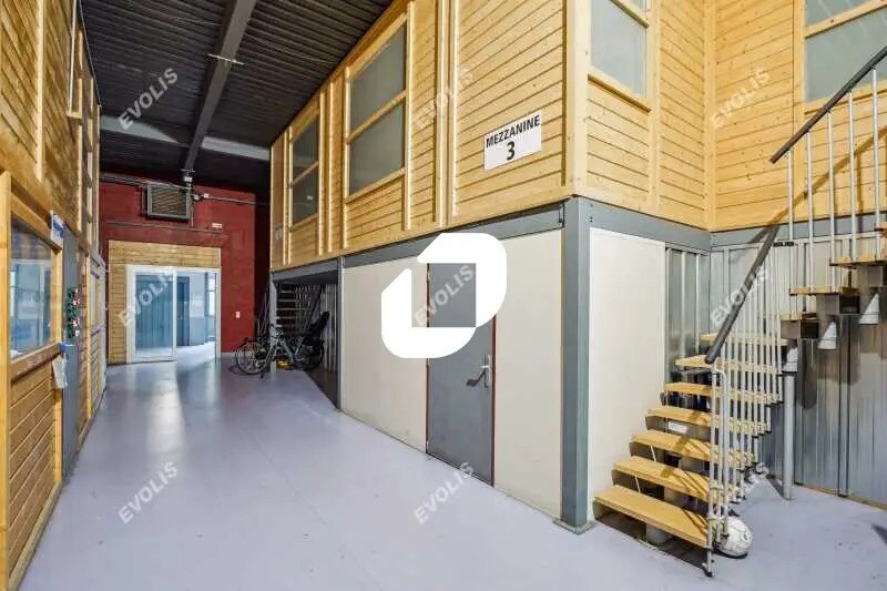 Local d'activités dans Ivry-sur-Seine à vendre - Photo de l’immeuble – Image 3 sur 11