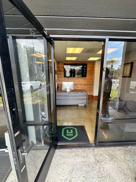 3186 Airway Ave, Costa Mesa, CA à louer - Photo de l’immeuble – Image 3 sur 14