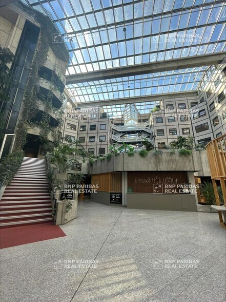 Bureau dans Villeurbanne à louer - Photo de l’immeuble – Image 3 sur 31