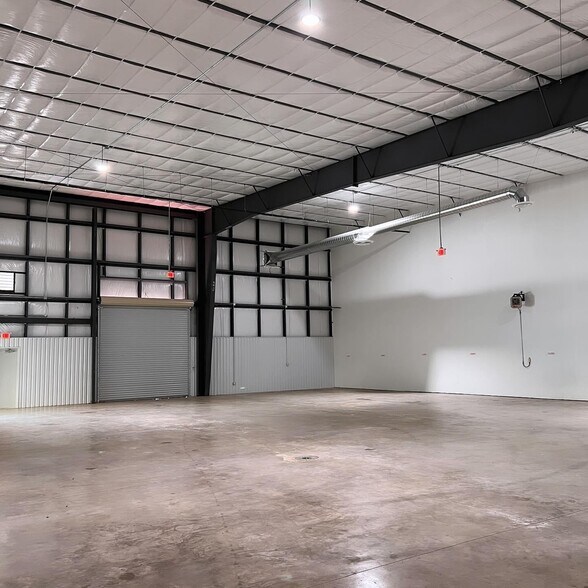 9228 Kingsville St, Houston, TX à louer - Photo de l’immeuble – Image 1 sur 7