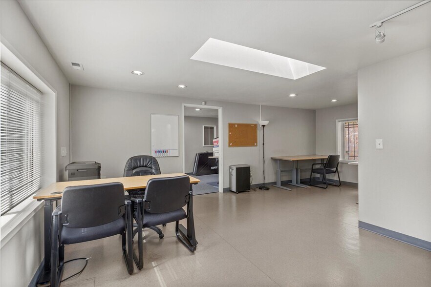 5603 230th St SW, Mountlake Terrace, WA à vendre - Photo de l’immeuble – Image 3 sur 18