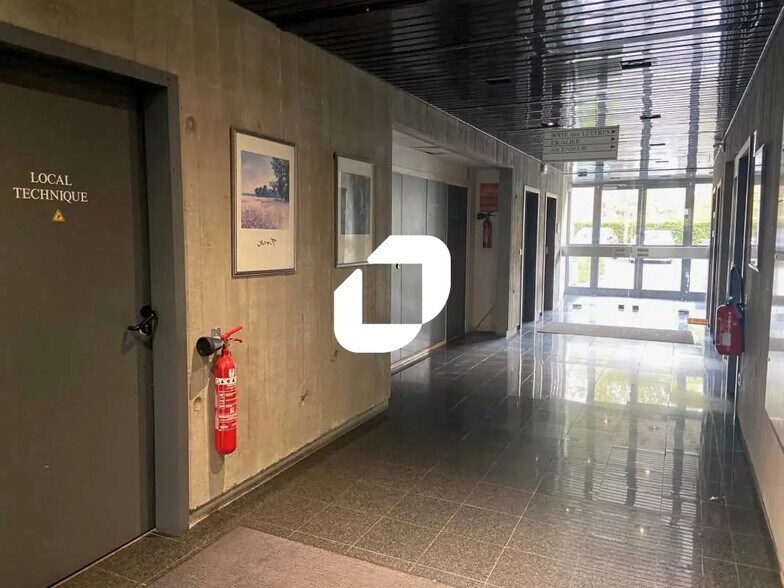 2 Rue Hélène Boucher, Guyancourt à vendre - Photo de l’immeuble – Image 3 sur 7