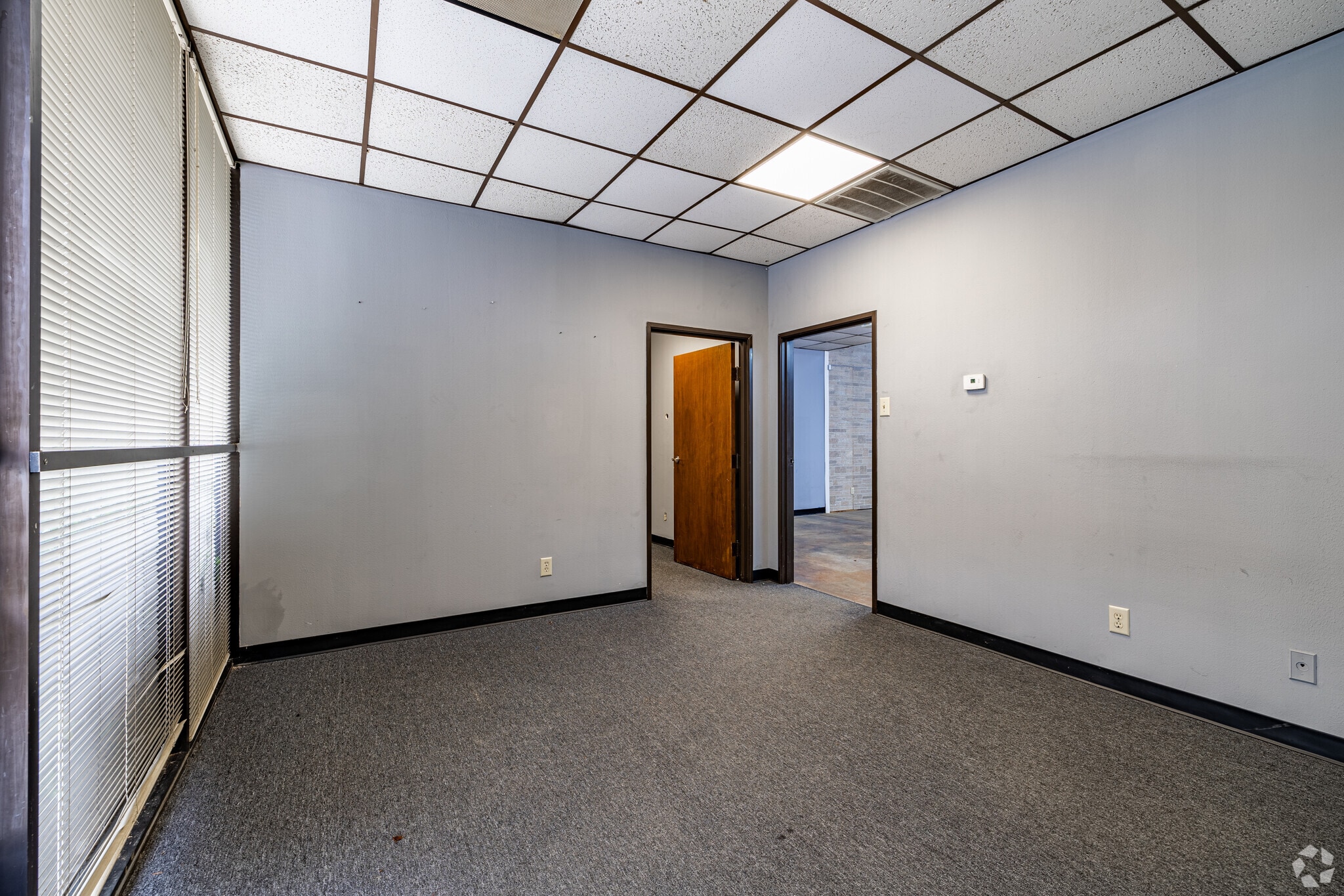 325 Gold St, Garland, TX à louer Hall d’entrée– Image 1 sur 4
