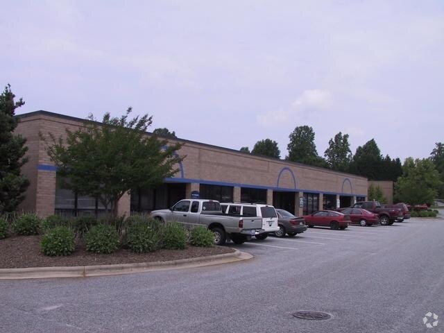 301 10th St NW, Conover, NC à louer - Photo de l’immeuble – Image 2 sur 7