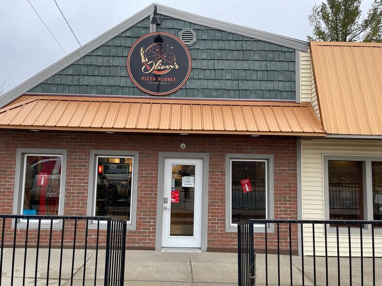 210 Lake St, Crystal, MI à vendre - Photo de l’immeuble – Image 3 sur 16