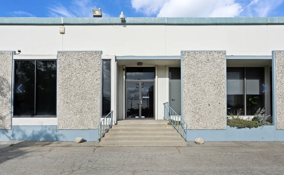 5717 E Ferguson Dr, Commerce, CA à vendre - Photo de l’immeuble – Image 2 sur 11