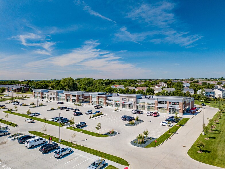 140 Jordan Creek Pky, West Des Moines, IA à louer - Photo de l’immeuble – Image 1 sur 5