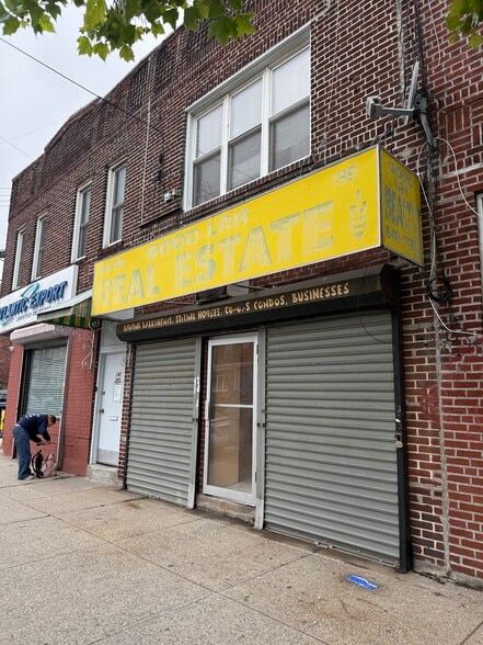 139 Neptune Ave, Brooklyn, NY à louer - Photo de l’immeuble – Image 2 sur 5