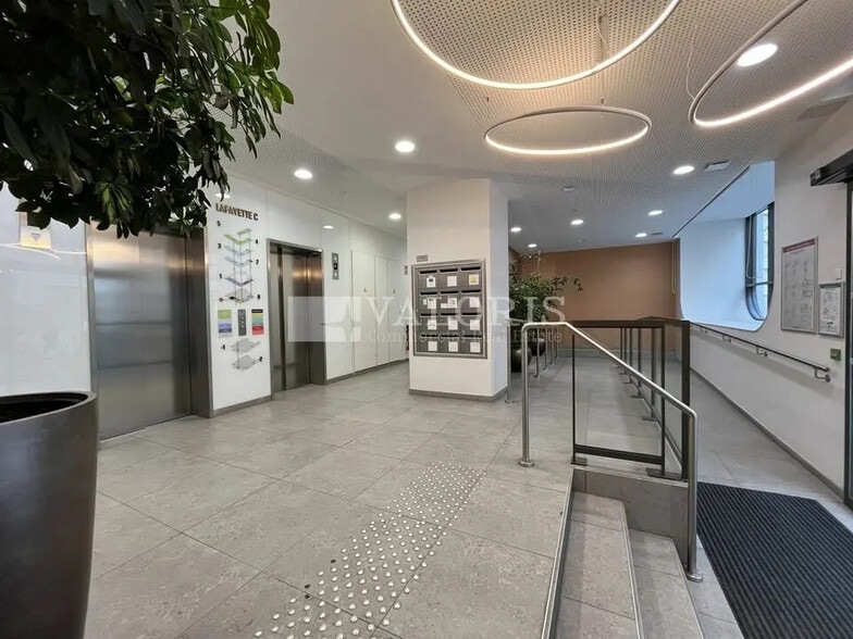 Bureau dans Lyon à louer - Photo de l’immeuble – Image 2 sur 16