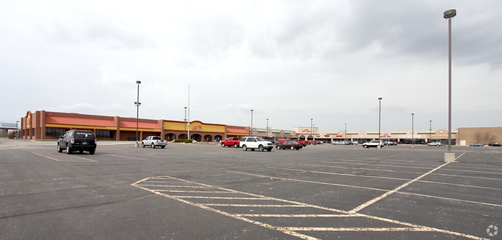 5046-5210 W Pike Plaza Rd, Indianapolis, IN à louer - Photo principale – Image 2 sur 5