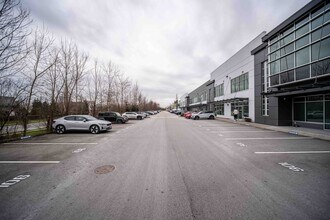 8288 North Fraser Way, Burnaby, BC à louer Photo intérieure– Image 2 sur 18