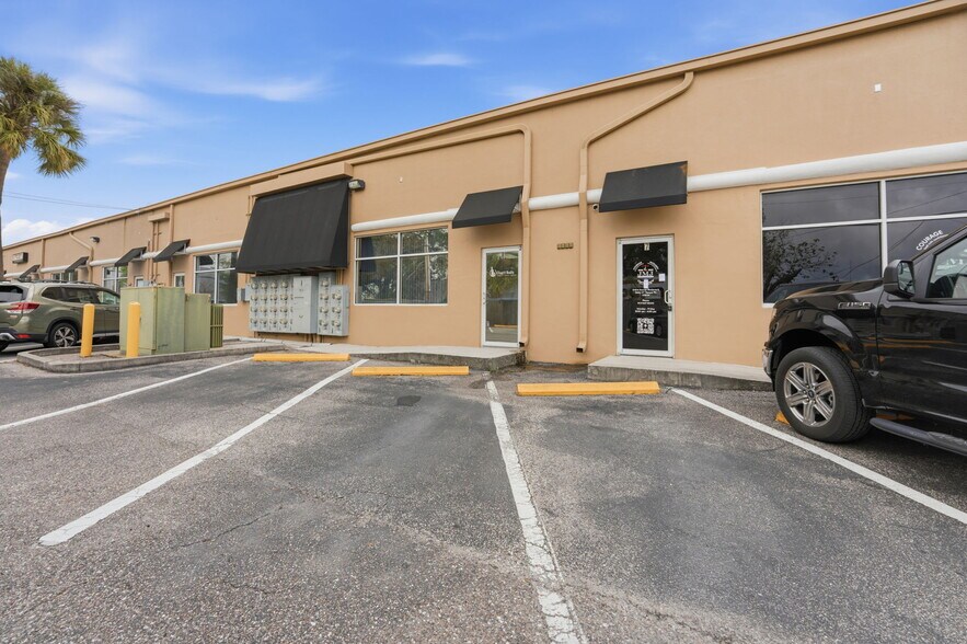 5404 Hoover Blvd, Tampa, FL à vendre - Photo principale – Image 1 sur 11