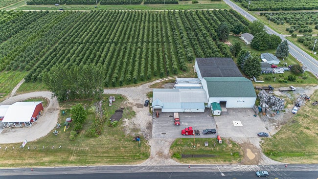 7316 E Main St, Eau Claire, MI à vendre - Photo de l’immeuble – Image 3 sur 22