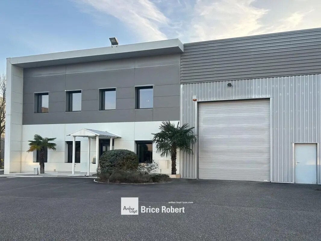 290 Rue Ferdinand Perrier, Saint-Priest à louer Photo de l’immeuble– Image 1 sur 5