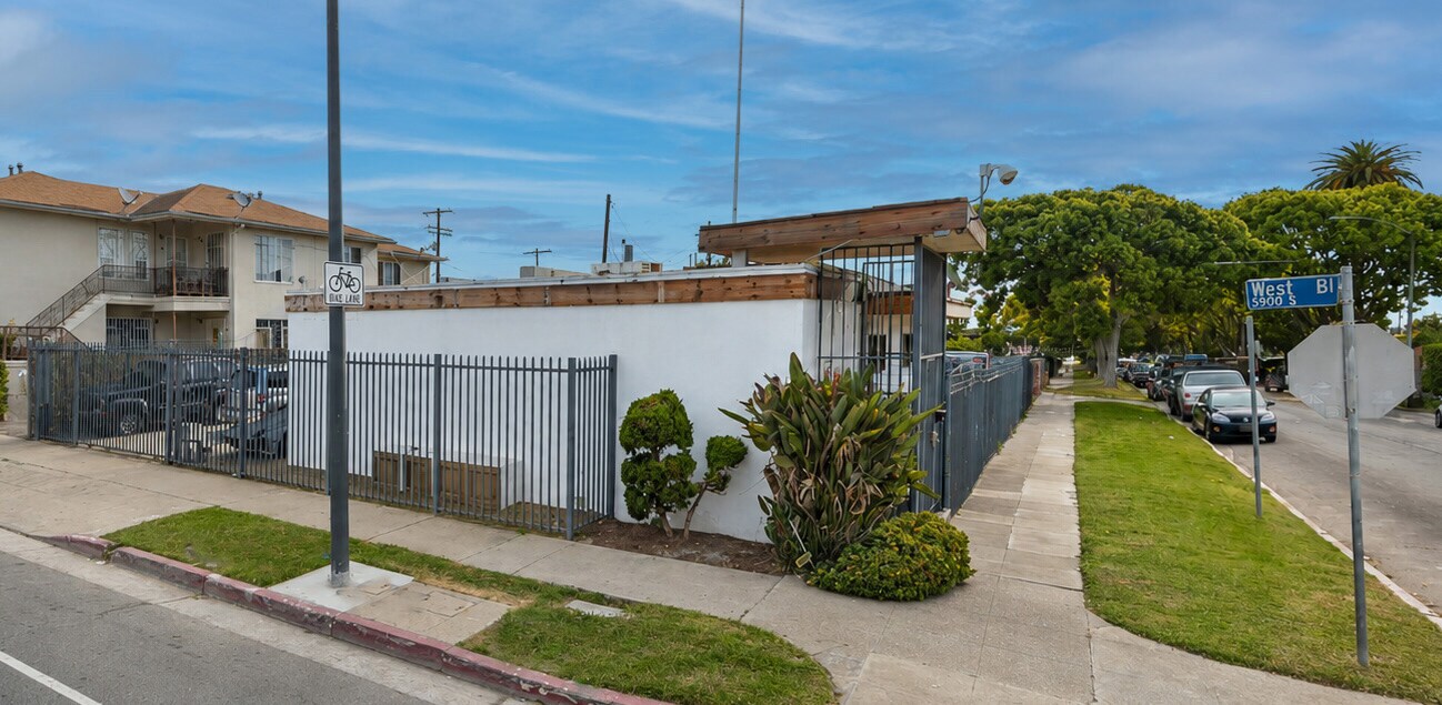 5924 West Blvd, Los Angeles, CA à vendre Photo de l’immeuble– Image 1 sur 9