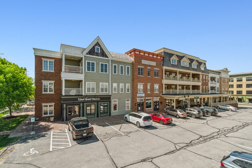 601-637 Genesee St, Delafield, WI à vendre - Photo de l’immeuble – Image 2 sur 8