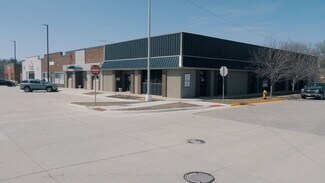 Plus de détails pour 506 Clark St, Charles City, IA - Bureau à vendre