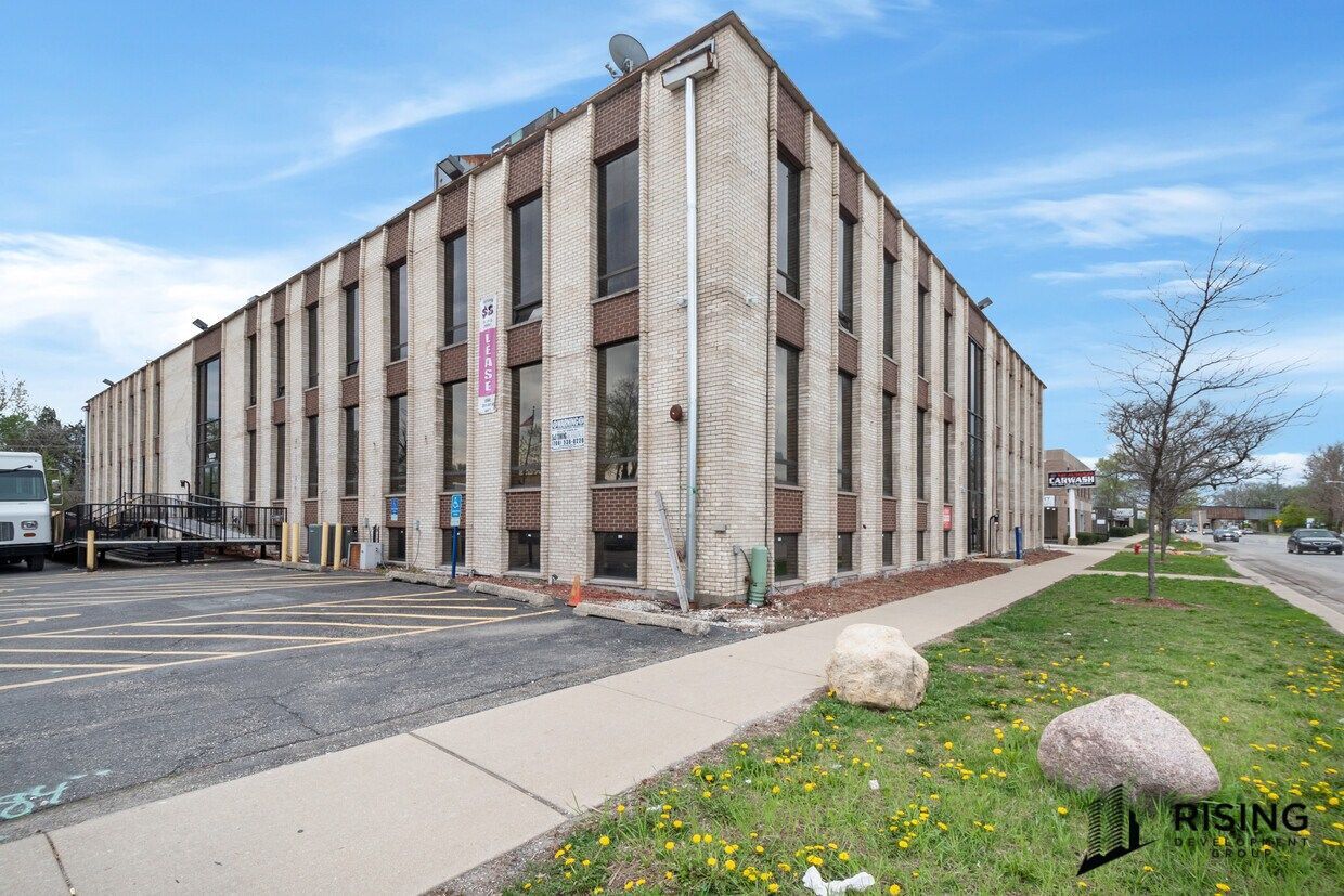 10001 W Roosevelt Rd, Westchester, IL à vendre Photo de l’immeuble– Image 1 sur 17