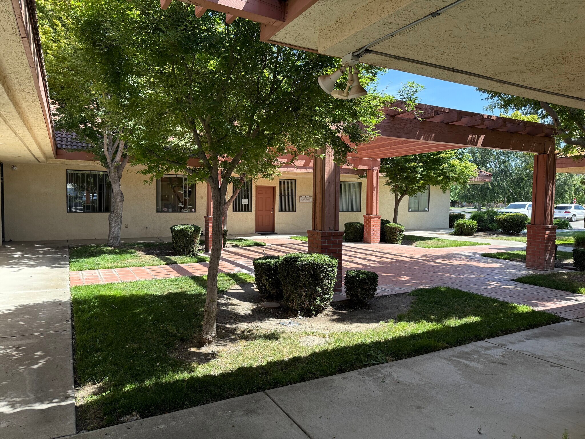 1120 W I St, Los Banos, CA à vendre Photo de l’immeuble– Image 1 sur 12