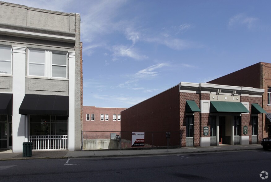 103 S 3rd St, Clarksville, TN à vendre - Photo de l’immeuble – Image 2 sur 3
