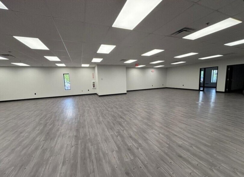 61501 Southgate Rd, Cambridge, OH à louer - Photo de l’immeuble – Image 3 sur 12