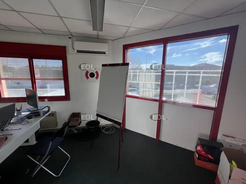 Local d’activités dans Vénissieux à louer - Photo de l’immeuble – Image 3 sur 13