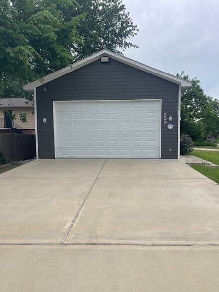 829 Roberson St, Conroe, TX à vendre - Photo de l’immeuble – Image 2 sur 8