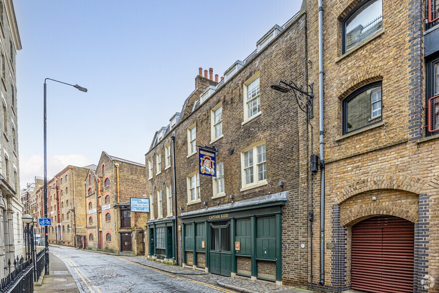 108-110 Wapping High St, Londres à louer - Photo de l’immeuble – Image 2 sur 3